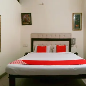 Hotel Oyo 67632 Pearl